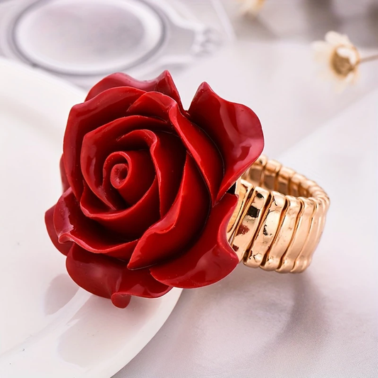 Anello in oro rosa con una rosa rossa