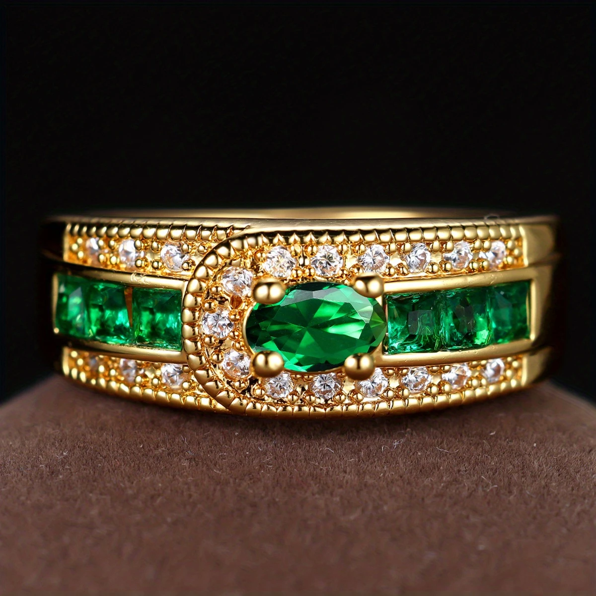 Anello vintage in oro con zirconia cubica e pietre verdi