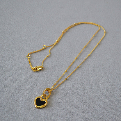 Collana con pendente a cuore bianco e nero in oro