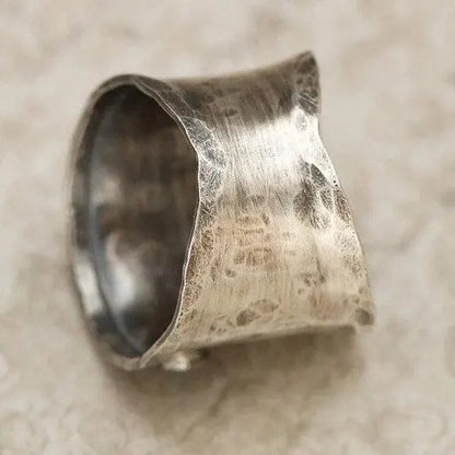 Anello a Banda Larga con Fiore di Uccello