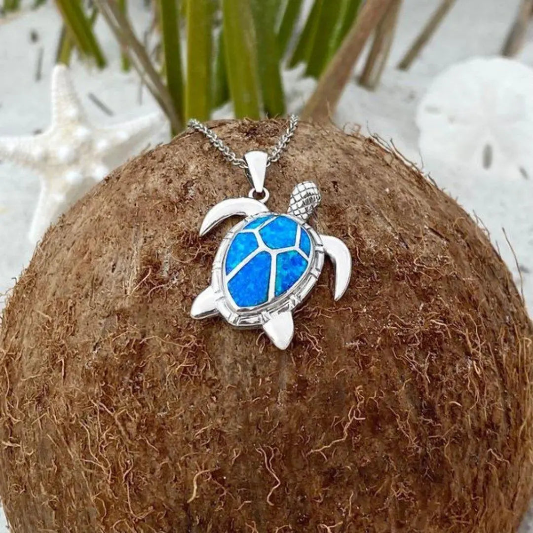 Collana con tartaruga marina in opale blu