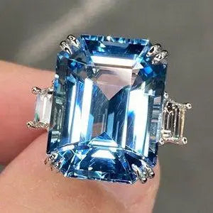anello in stile vintage con cristallo blu cubico