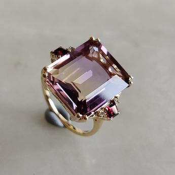 Anello vintage in vetro quadrato viola
