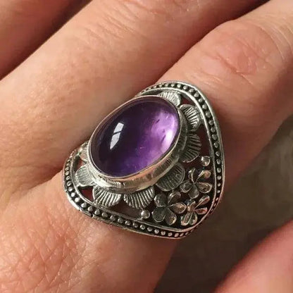 Anello con fiore e pietra preziosa viola