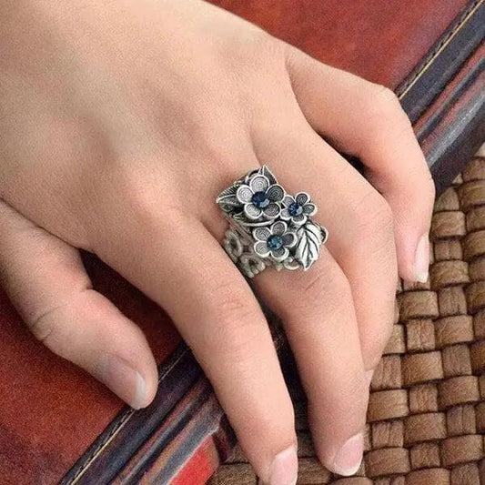 Anello con Zaffiro e Fiori