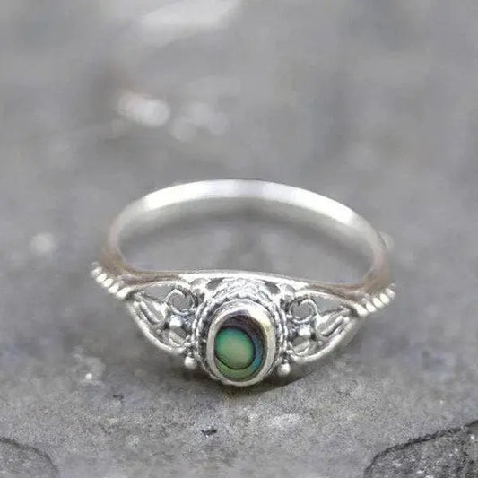 Anello con design traforato a guscio arcobaleno