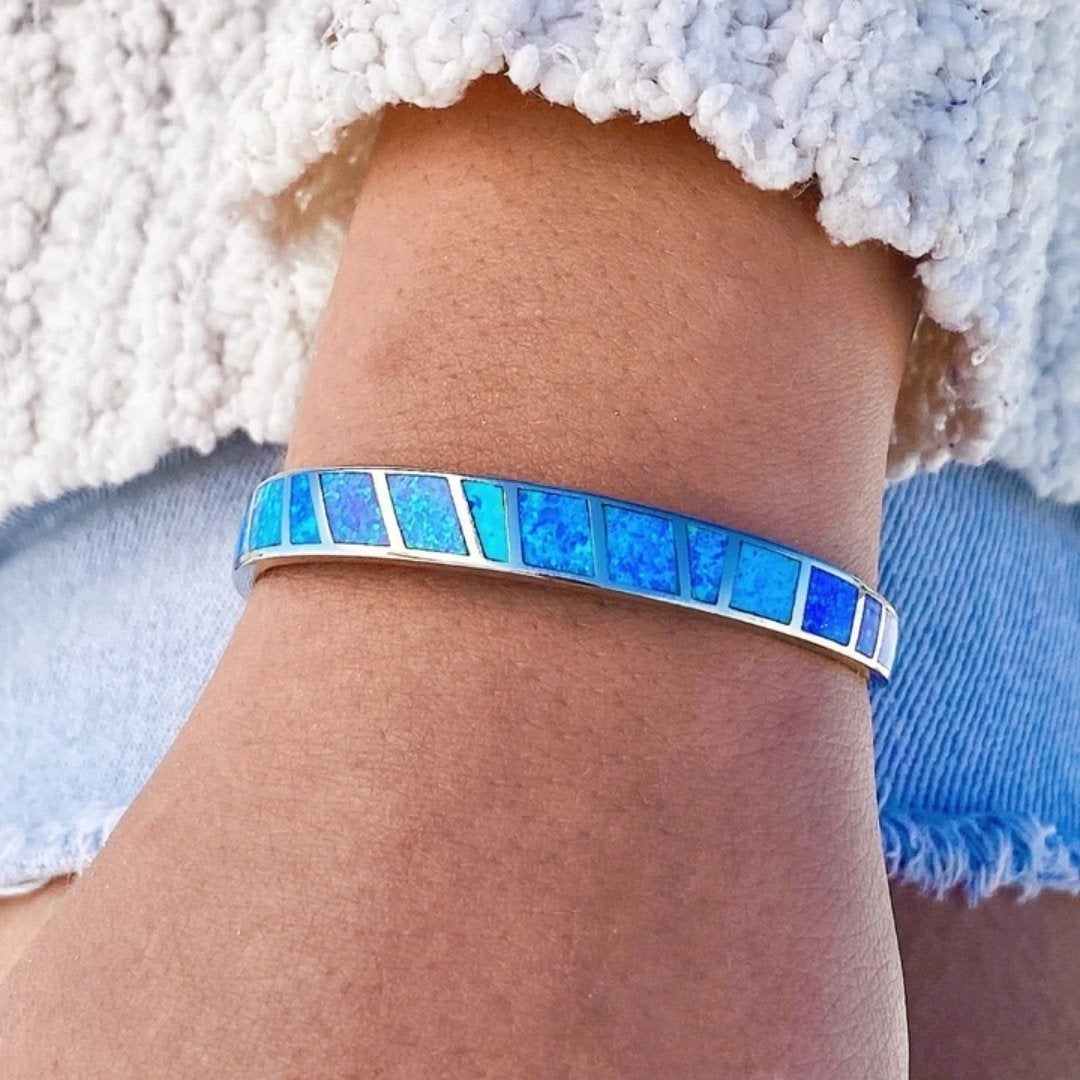 Bracciale in argento con pietra di opale blu