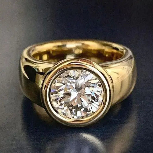 Anello in oro sbalzato con zirconi vintage