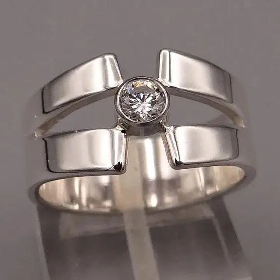 Anello in argento con zirconia forgiata