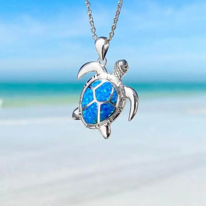 Collana con tartaruga marina in opale blu