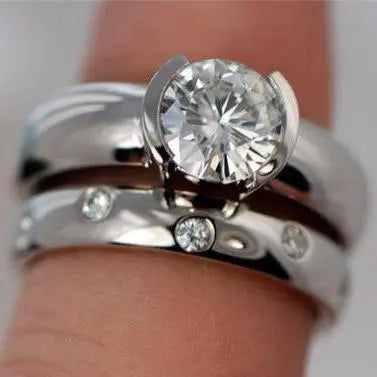 Anello d'argento con due cristalli