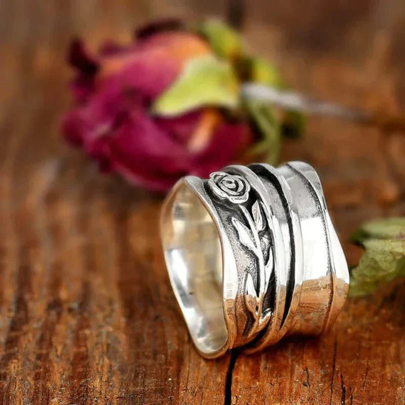 Anello a Fiore in Argento Vintage