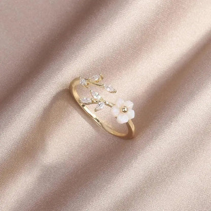 Anello con fiori selvatici regolabile in oro