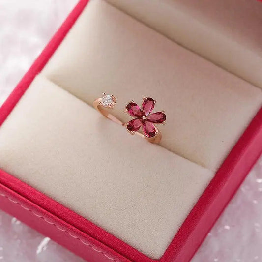 Anello Regolabile con Fiore di Cristallo Rosso in Oro