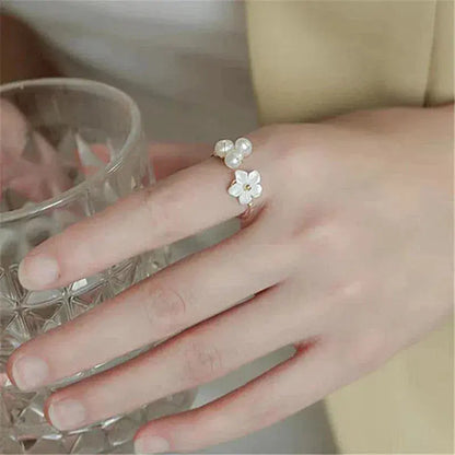 Anello regolabile con perla e fiore in oro