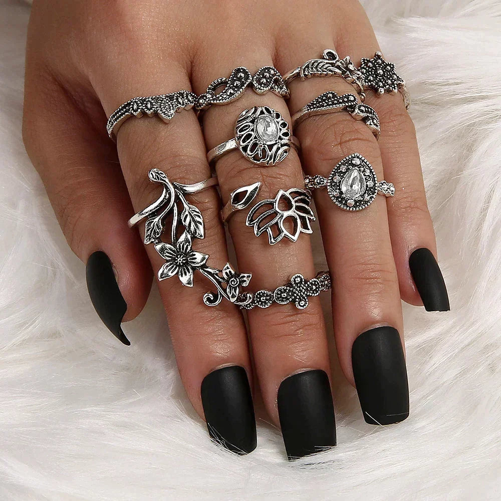 Set di Anelli in Argento Antico con Dettagli Fofosi
