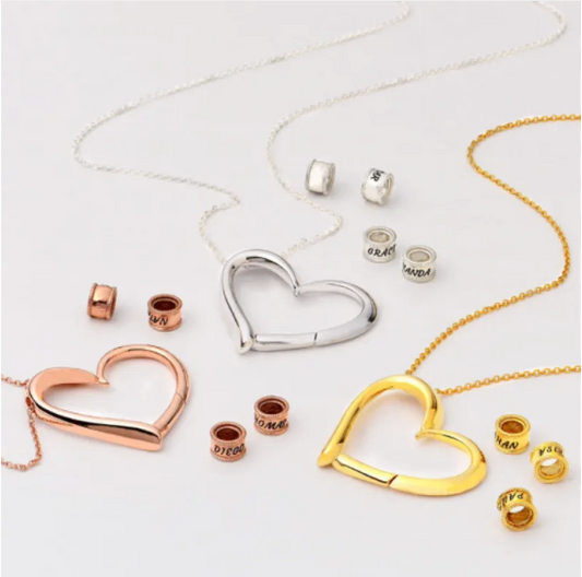Collana con cuore personalizzata con opzione di allegare anelli e incisioni di nomi personalizzati