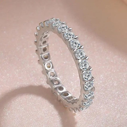 Anello in argento con incastonatura di zirconia