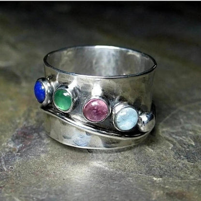 Anello con pietra portafortuna