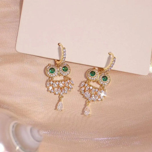 Orecchini Lussuosi di Gufi con Zirconia Verde in Oro
