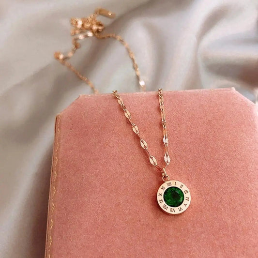 Collana con ora e smeraldo in oro