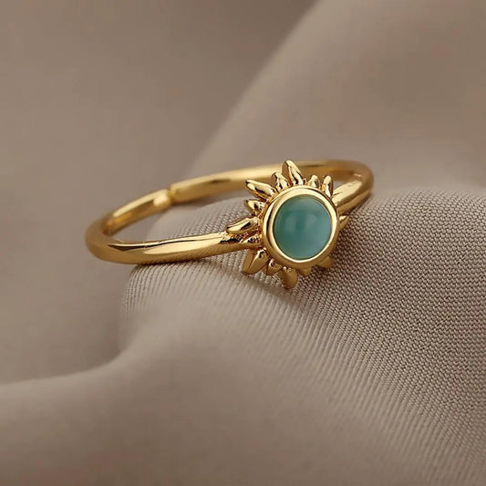 Anello regolabile con pietra solare in oro