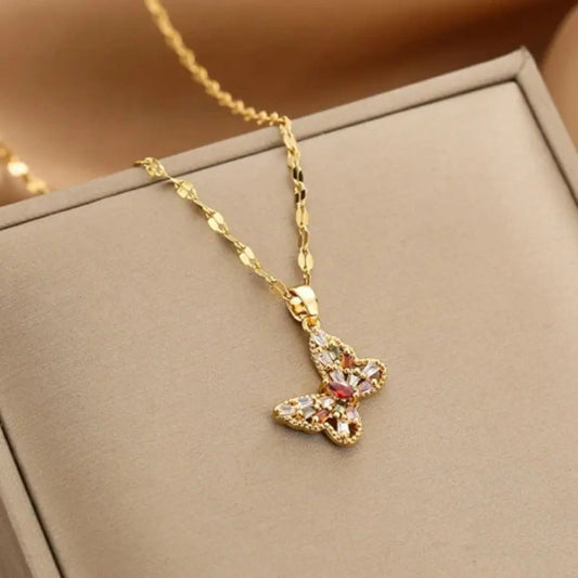 Collana con farfalla di cristallo in oro
