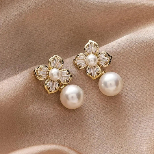 Orecchini a fiore di cristallo con perle d'oro