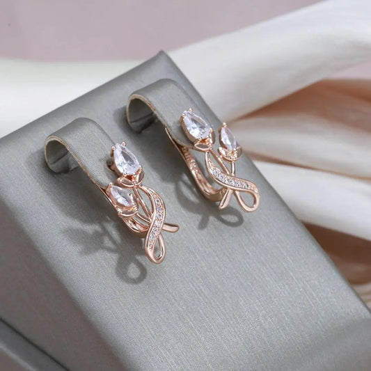 Orecchini Eleganti a Forma di Rosa in Cristallo con Zirconia in Oro