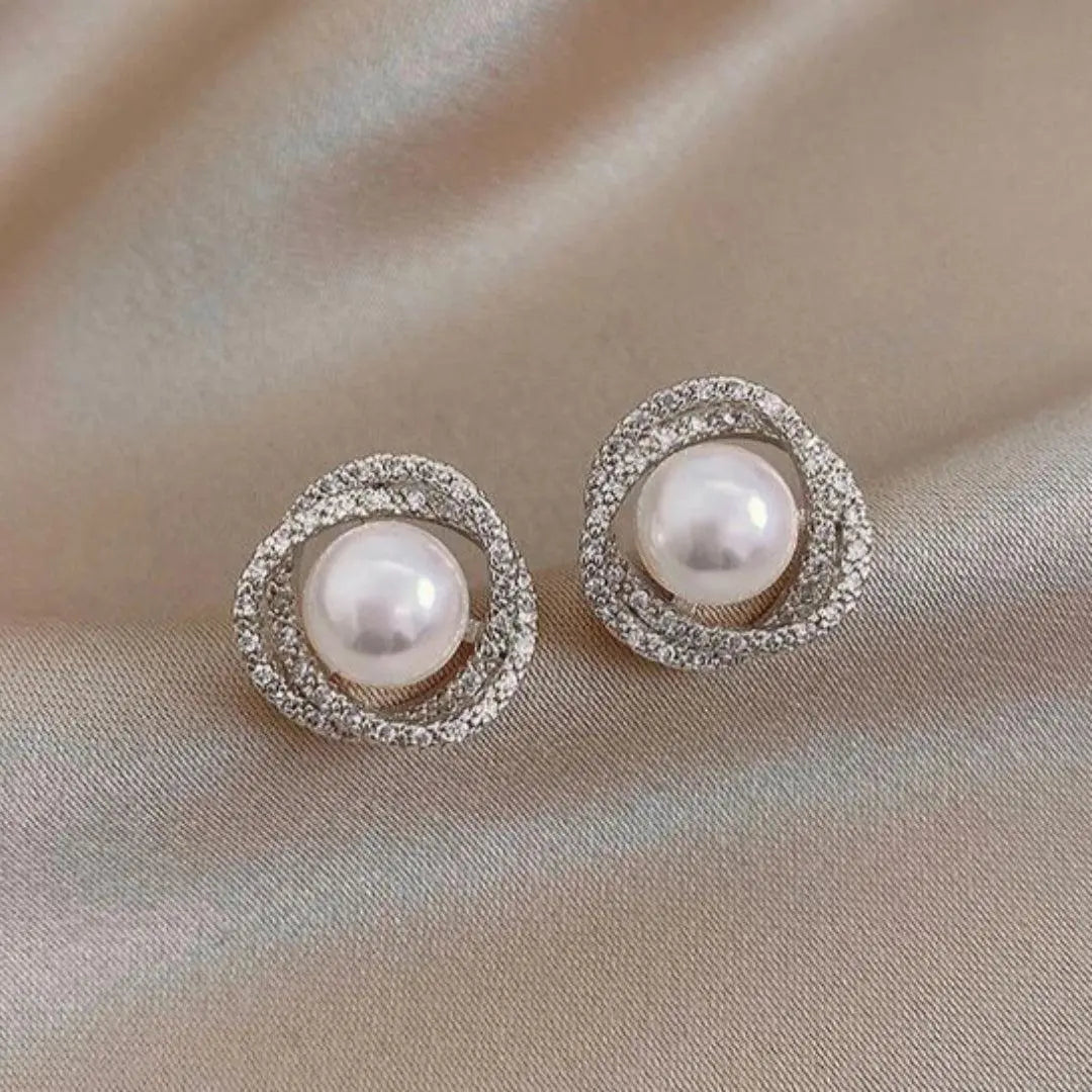 Orecchini a spirale lucidi con perle eleganti
