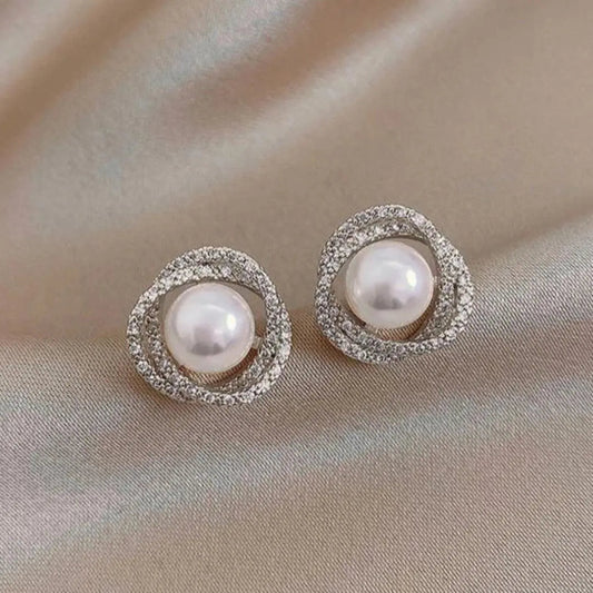 Orecchini a spirale lucidi con perle eleganti