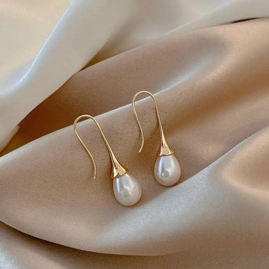 Orecchini con perle a goccia d'oro