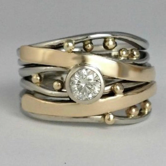 Anello in oro vintage con incastonature di zirconia