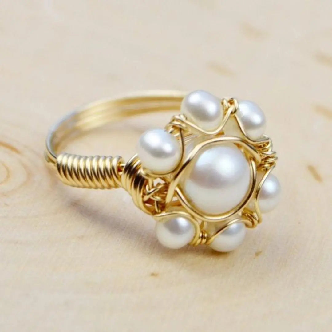 Anello d'oro con perle intarsiate vintage