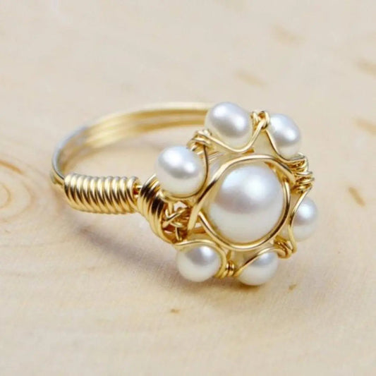 Anello d'oro con perle intarsiate vintage