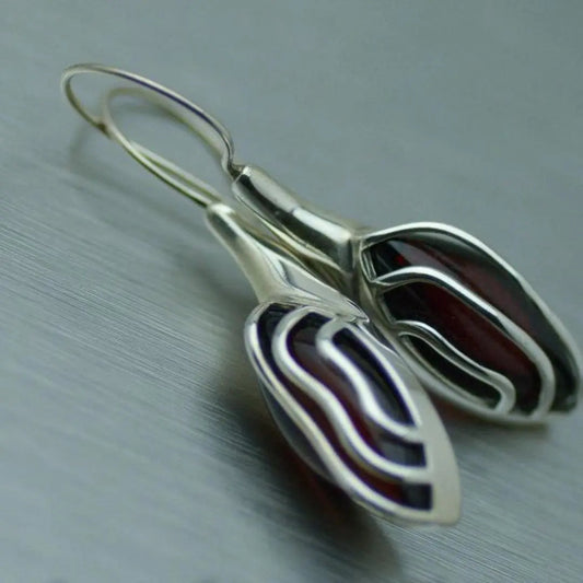 Orecchini in Argento con Pietra Rosso Scuro in Stile Vintage