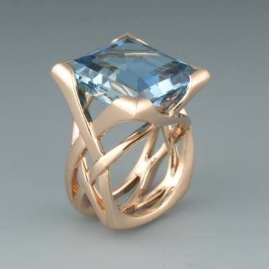 Anello vintage in oro rosa con zircone blu