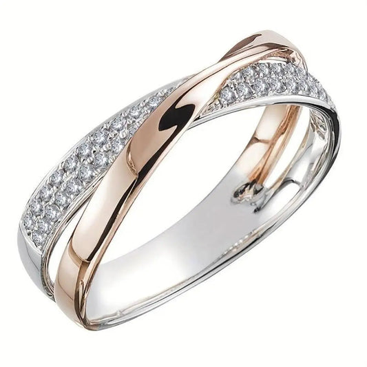 Anello curvato elegante con strass
