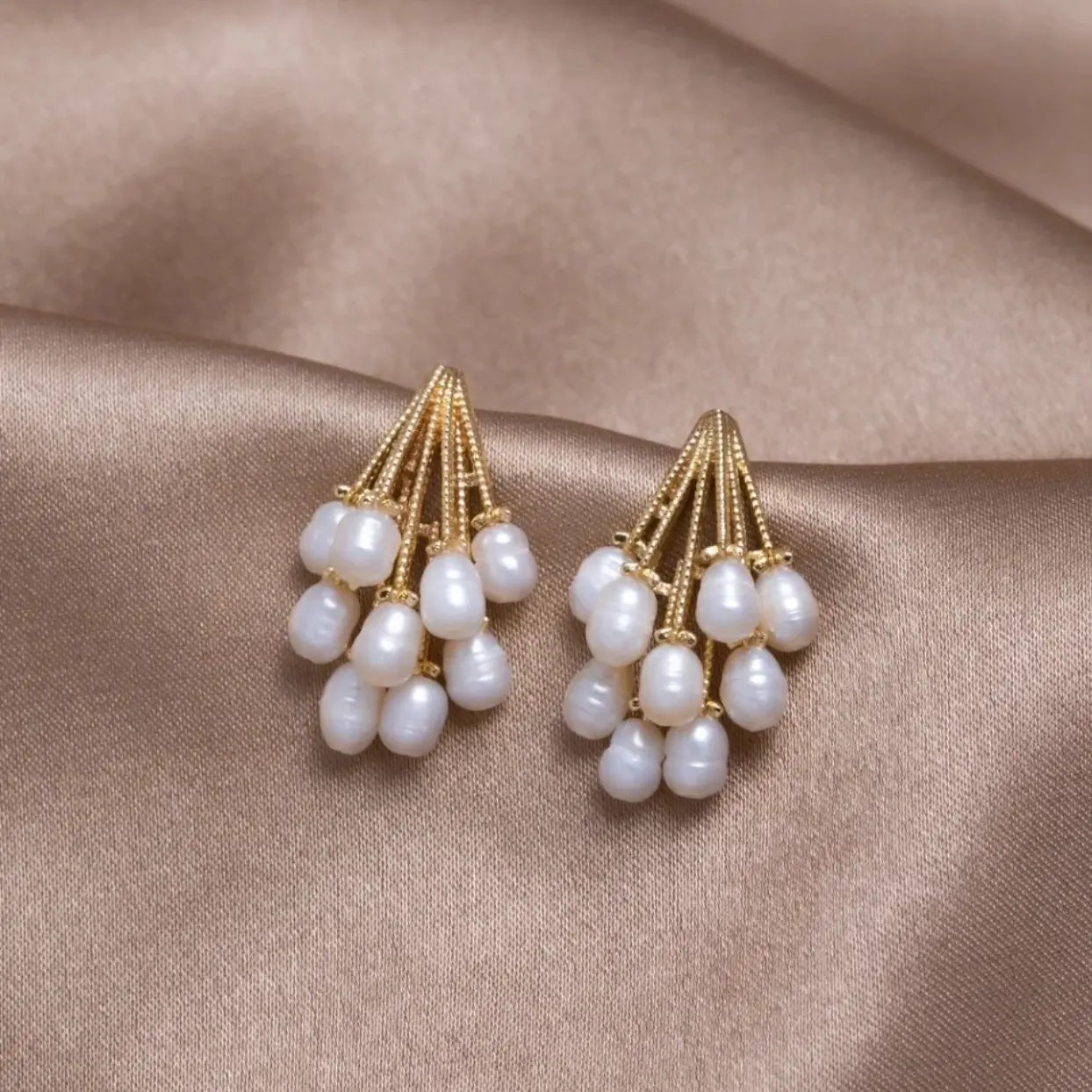 Orecchini con corallo e perle di acqua dolce