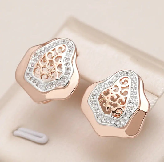Orecchini con guscio in zirconia dorata