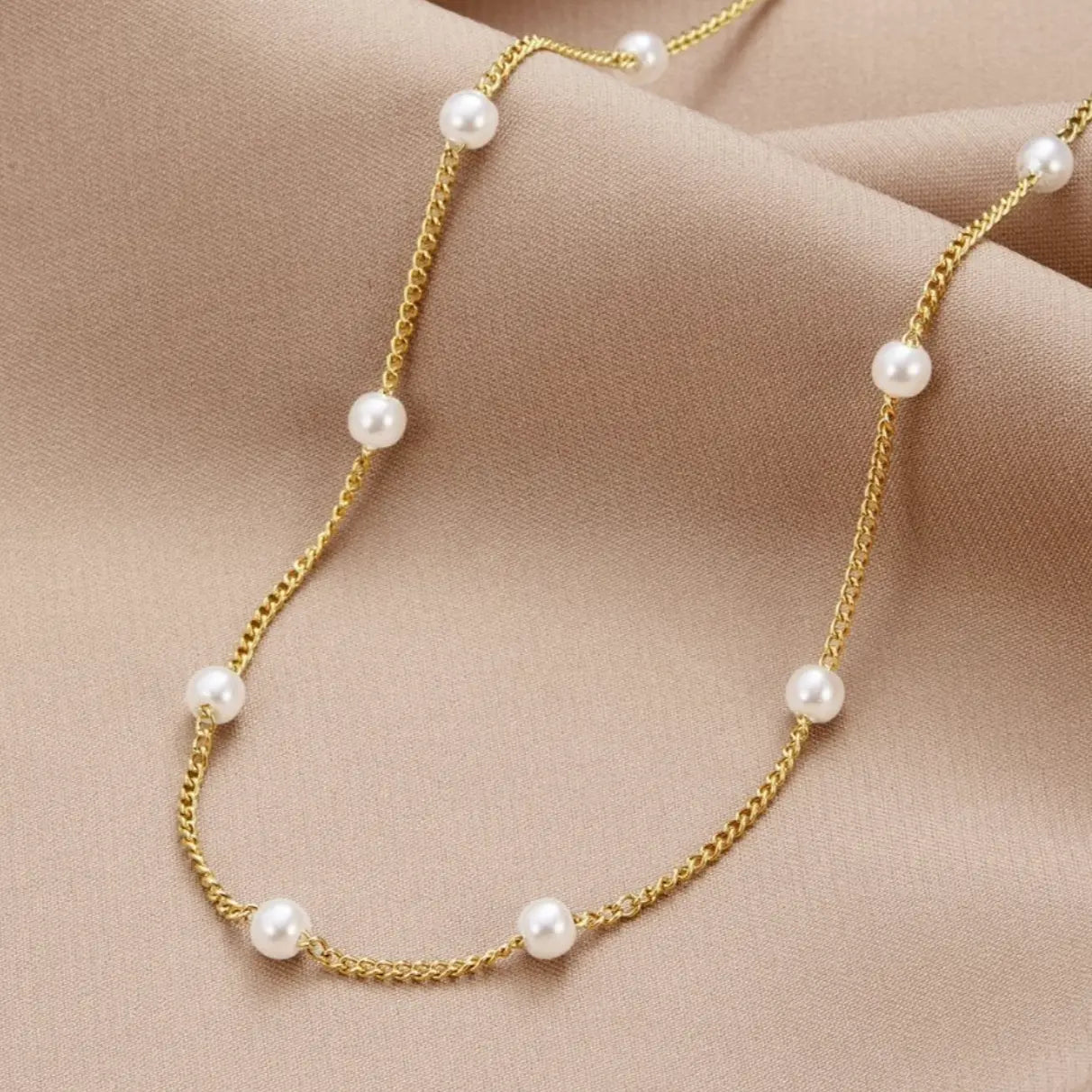 Collana in oro con perle d'acqua dolce
