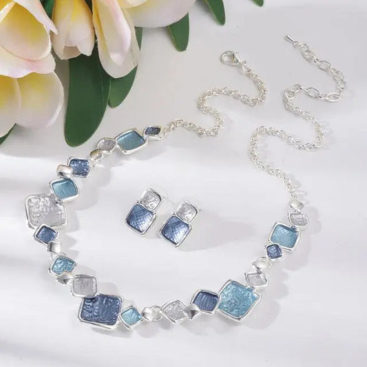 Collane rotonde in smalto blu geometriche