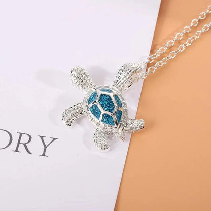 Collana con tartaruga marina in opale blu