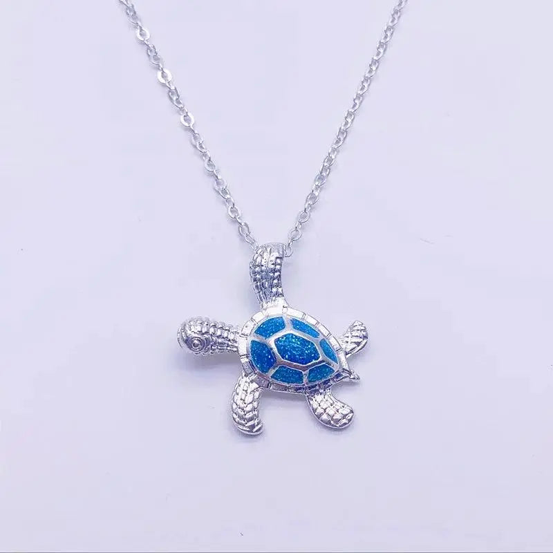 Collana con tartaruga marina in opale blu