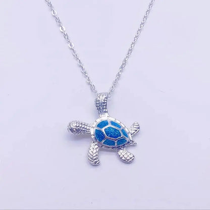 Collana con tartaruga marina in opale blu