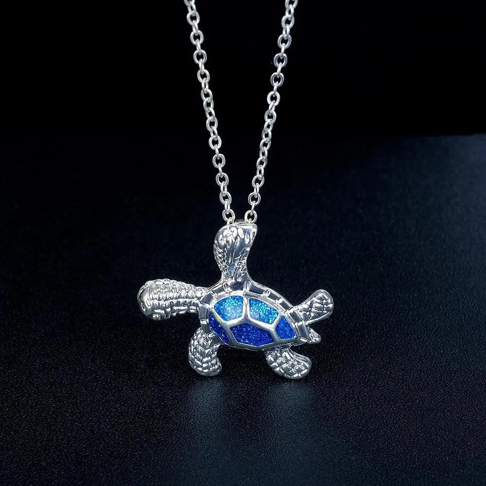 Collana con tartaruga marina in opale blu