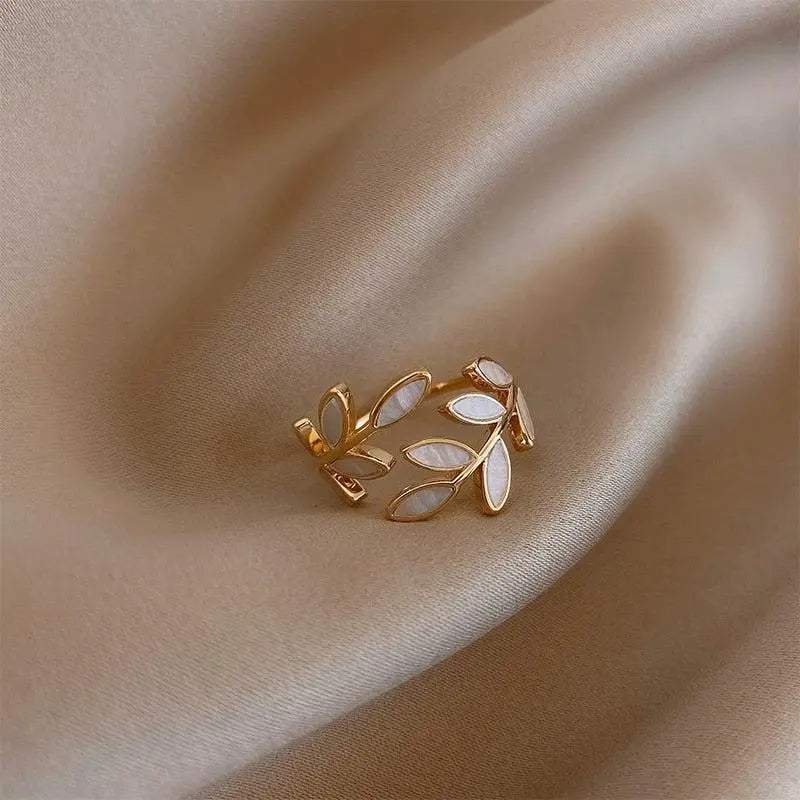 Anello con Foglia d'Oro