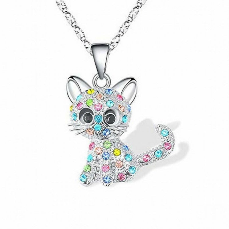 Collana in argento con ciondolo a forma di gatto e pietre in zirconia colorata