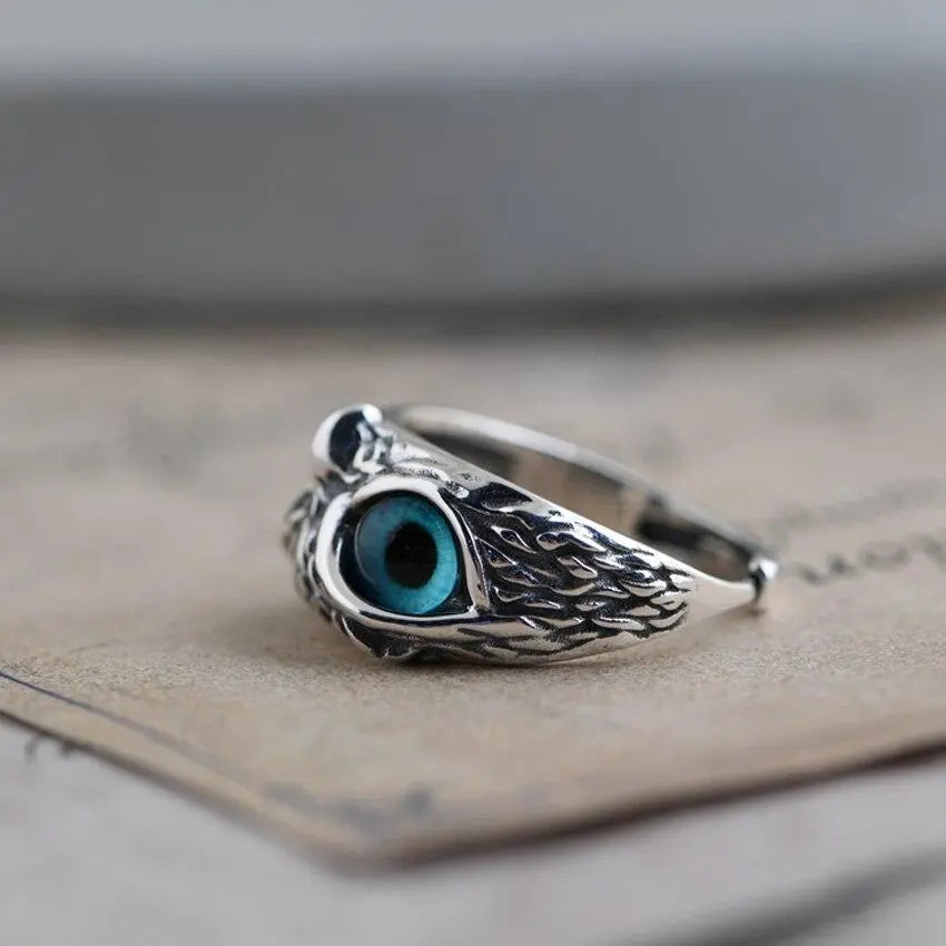 Anello regolabile con civetta portafortuna in argento e opale