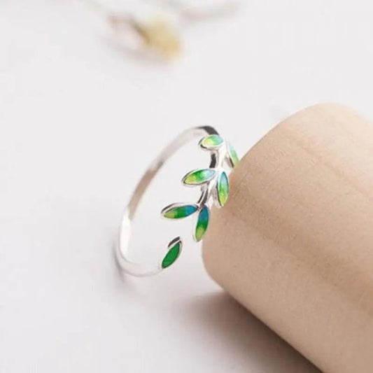 Anello regolabile in argento con foglie smaltate di verde